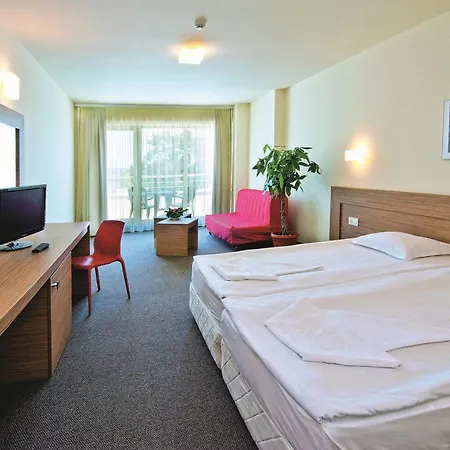 Hotel Jeravi Club