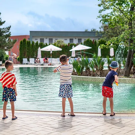 מלון Jeravi Club פרימורסקו