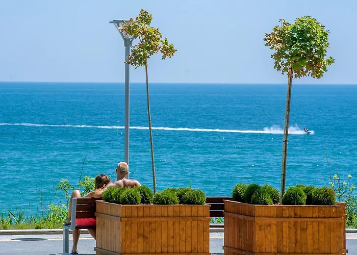 מלון Jeravi Club