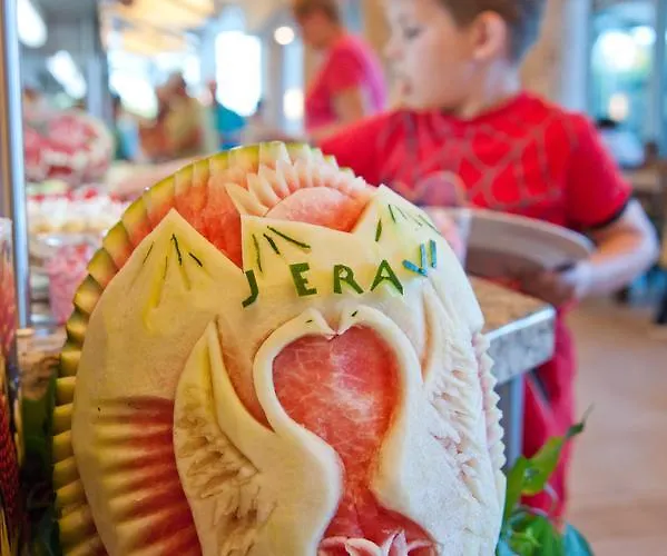 מלון Jeravi Club