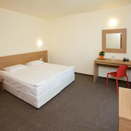 Отель Jeravi Club 4*