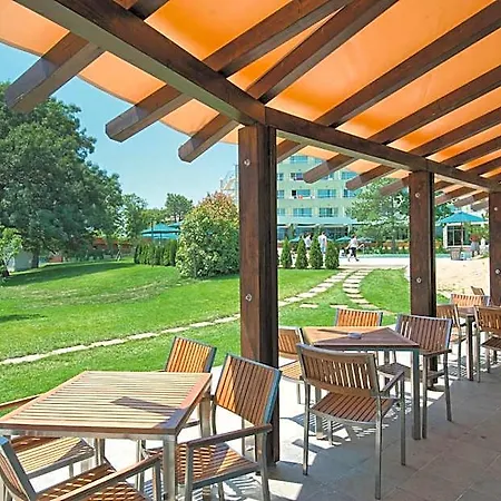 Jeravi Club 4*