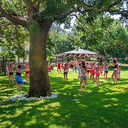 Jeravi Club 4* Primorszko
