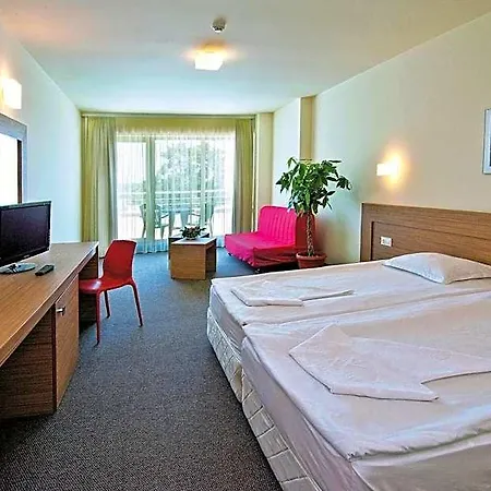 Jeravi Club 4*