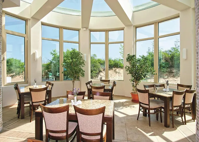 Jeravi Club 4*