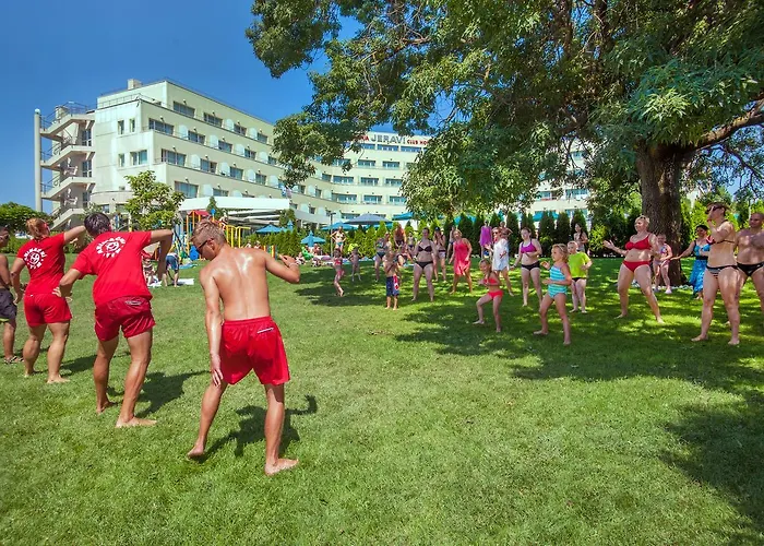 Хотел Jeravi Club Приморско